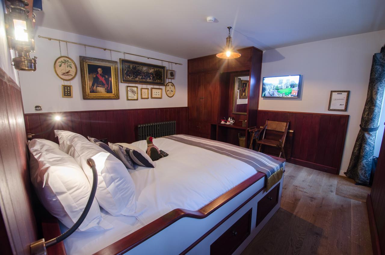 1777. At The Albion Hotel Wimborne Minster Luaran gambar