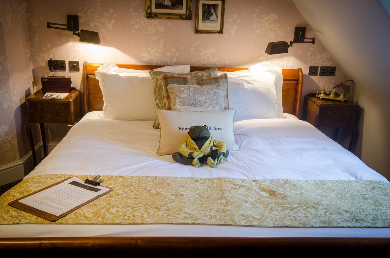 1777. At The Albion Hotel Wimborne Minster Luaran gambar
